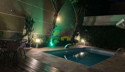 Sobrado para venda em Independência de 202.00m² com 3 Quartos, 3 Suites e 2 Garagens