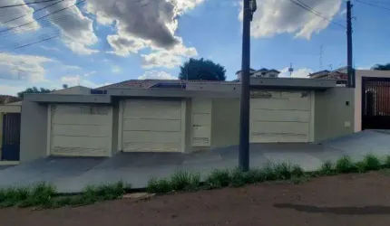 Casa para alugar em Jardim Santa Paula de 190.00m² com 3 Quartos, 1 Suite e 6 Garagens