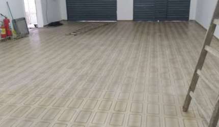 Galpão / Depósito / Armazém para alugar em Centro de 200.00m² com 6 Garagens