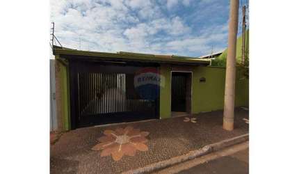 Casa para venda em Jardim Ariana de 220.00m² com 3 Quartos, 1 Suite e 2 Garagens