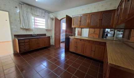 Casa para venda em Centro de 386.00m² com 5 Quartos e 1 Garagem