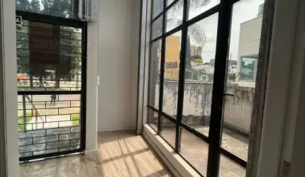 Sala Comercial para venda em Batel de 300.00m² com 2 Garagens