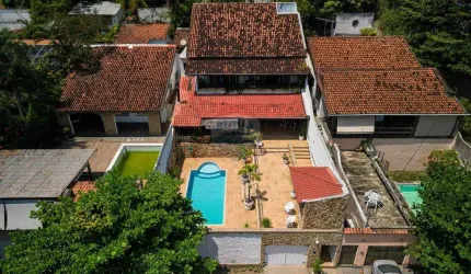 Casa de Condomínio para venda em Jacarepaguá de 453.00m² com 5 Quartos, 2 Suites e 2 Garagens