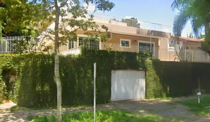 Casa para alugar em Bigorrilho de 242.00m² com 6 Quartos, 5 Suites e 6 Garagens
