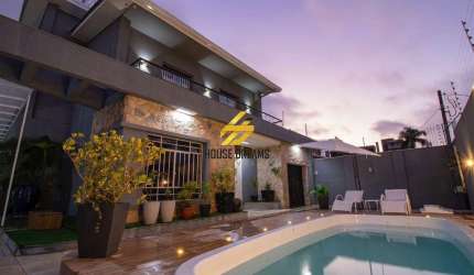 Casa para alugar em Cristo Rei de 462.00m² com 7 Quartos, 4 Suites e 7 Garagens