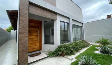 Casa para venda em Vila São Judas Thadeu de 145.00m² com 3 Quartos, 1 Suite e 4 Garagens