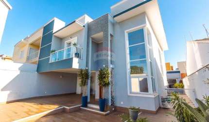 Casa para venda em Jardim Esplanada de 253.00m² com 3 Quartos, 3 Suites e 4 Garagens
