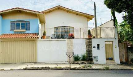 Casa para venda em Jardim Oreana de 300.18m² com 3 Quartos, 1 Suite e 2 Garagens