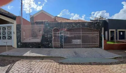 Casa para venda em Centro de 216.50m² com 4 Quartos, 1 Suite e 2 Garagens