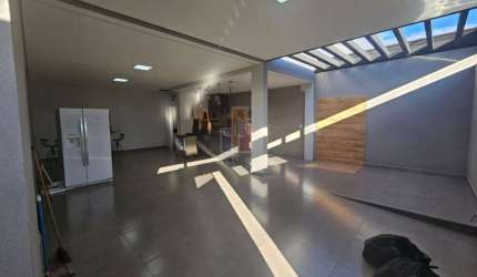 Casa para venda em Vila Santista de 184.00m² com 2 Quartos, 2 Suites e 4 Garagens