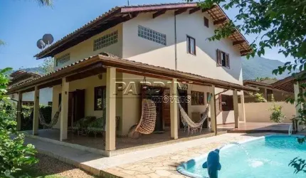 Casa para venda em Praia De Itamambuca de 230.00m² com 5 Quartos, 2 Suites e 1 Garagem