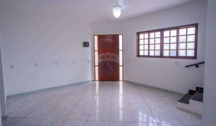 Casa para venda em Nova Cerejeira de 175.00m² com 4 Quartos, 2 Suites e 2 Garagens