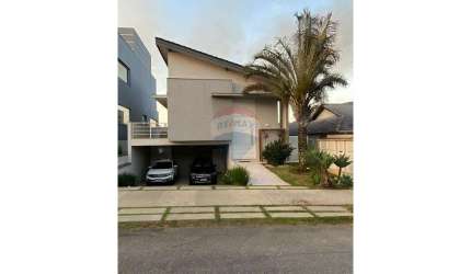 Casa de Condomínio para alugar em Aruã de 280.00m² com 3 Quartos e 3 Suites