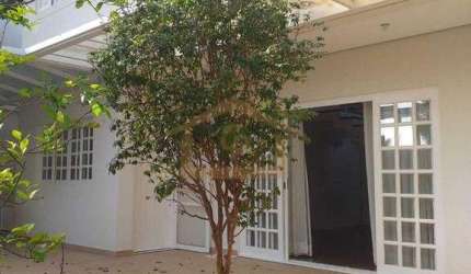 Casa para venda em Vila Santo Antônio de 267.00m² com 4 Quartos, 4 Suites e 4 Garagens