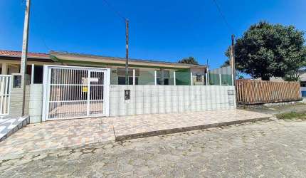 Casa para venda em Pontal Do Paraná de 240.00m² com 4 Quartos, 2 Suites e 2 Garagens