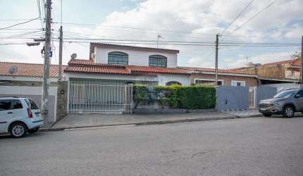 Casa para venda em Jardim Antônio Cassillo de 318.00m² com 4 Quartos, 1 Suite e 6 Garagens