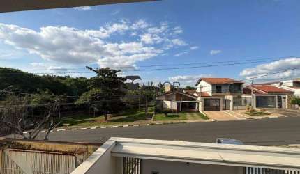 Casa para alugar em Santa Cruz de 200.00m² com 4 Quartos, 1 Suite e 3 Garagens