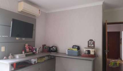 Casa para venda em Umuarama de 300.00m² com 4 Quartos, 2 Suites e 2 Garagens