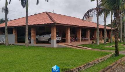Chácara para venda em Centro de 240.00m² com 3 Quartos e 1 Suite