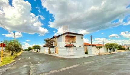 Sobrado para venda em Jardim Terra Branca de 297.00m² com 4 Quartos, 1 Suite e 2 Garagens