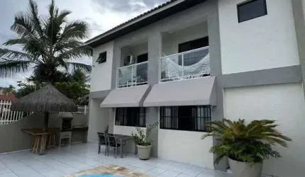Sobrado para venda em Matinhos de 259.00m² com 5 Quartos, 2 Suites e 4 Garagens