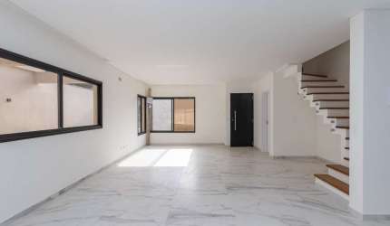 Sobrado para venda em Uberaba de 145.00m² com 3 Quartos, 3 Suites e 4 Garagens