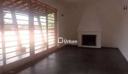 Casa para venda em Granja Viana - Vila São Fernando de 301.00m² com 3 Quartos, 1 Suite e 4 Garagens