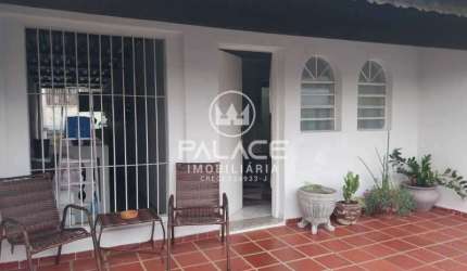Casa para venda em Castelinho de 94.00m² com 2 Quartos e 3 Garagens