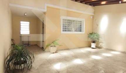 Casa para venda em Centro de 133.60m² com 2 Quartos e 2 Garagens