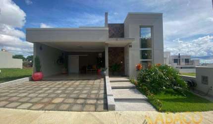Casa para venda em Parque Sisi de 160.00m² com 3 Quartos, 1 Suite e 4 Garagens