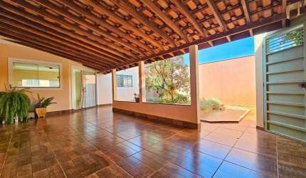 Casa para venda em Brodowski de 165.00m² com 3 Quartos, 1 Suite e 2 Garagens
