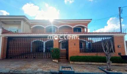 Sobrado para venda em Jardim Antártica de 331.00m² com 4 Quartos, 1 Suite e 4 Garagens