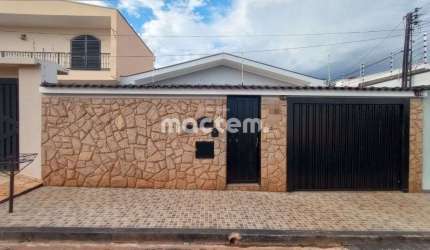 Casa para venda em Sumarezinho de 192.00m² com 3 Quartos, 1 Suite e 5 Garagens