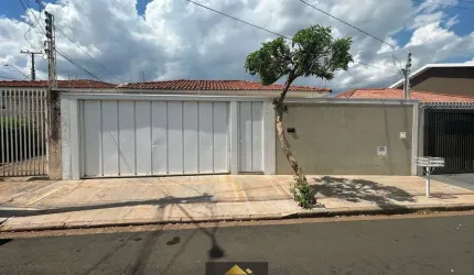 Casa para venda em Jardim América de 280.00m² com 3 Quartos, 1 Suite e 4 Garagens