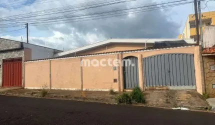Casa para venda em Vila Maria Luiza de 203.00m² com 3 Quartos, 1 Suite e 4 Garagens