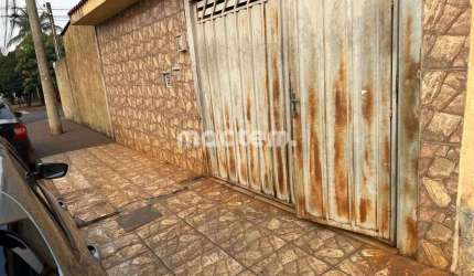 Casa para venda em Jardim Jandaia de 119.00m² com 3 Quartos e 4 Garagens
