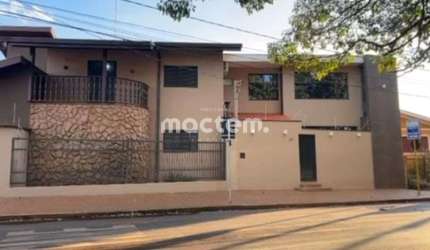 Sobrado para venda em Cravinhos de 220.00m² com 3 Quartos, 2 Suites e 2 Garagens
