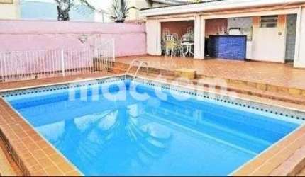 Casa para venda em Centro de 279.00m² com 3 Quartos, 1 Suite e 5 Garagens