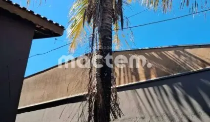 Casa para venda em Parque Dos Flamboyans de 84.00m² com 2 Quartos e 2 Garagens