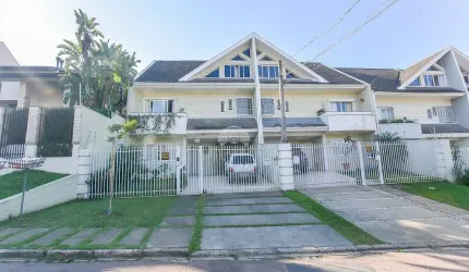 Sobrado para venda em Tarumã de 218.00m² com 3 Quartos, 1 Suite e 3 Garagens