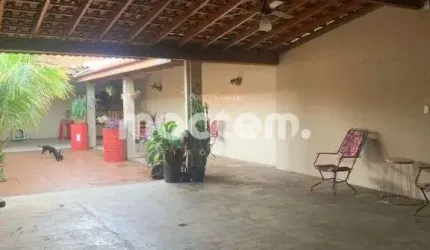 Casa para venda em Ipiranga de 189.00m² com 2 Quartos e 4 Garagens