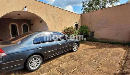 Casa para venda em Parque Residencial Lagoinha de 229.00m² com 4 Quartos, 2 Suites e 8 Garagens