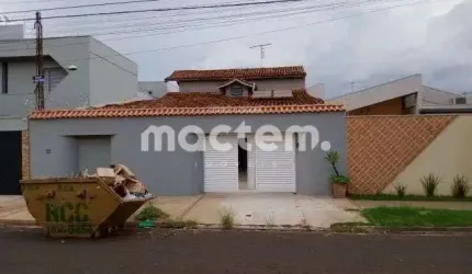 Sobrado para venda em Alto Da Boa Vista de 250.00m² com 5 Quartos, 1 Suite e 5 Garagens