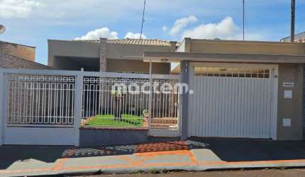 Casa para venda em Cravinhos de 21.00m² com 2 Quartos e 3 Garagens