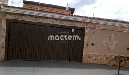 Casa para venda em Parque Das Figueiras de 250.00m² com 3 Quartos e 2 Garagens