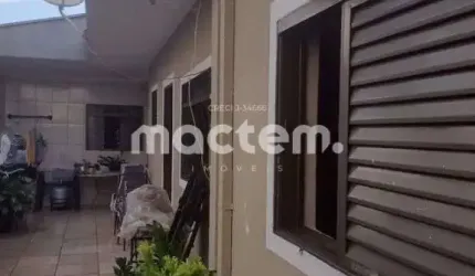 Casa para venda em Jardim Aeroporto de 98.00m² com 2 Quartos e 2 Garagens