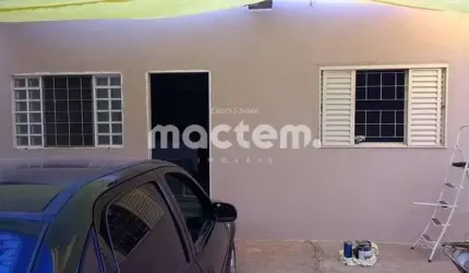 Casa para venda em Parque Dos Flamboyans de 90.00m² com 3 Quartos, 1 Suite e 2 Garagens