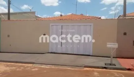Casa para venda em Jardim Botânico de 135.00m² com 3 Quartos e 5 Garagens