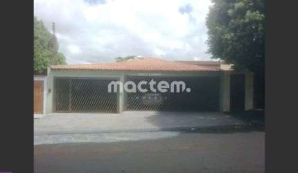 Casa para venda em Jardim Irajá de 260.00m² com 3 Quartos, 1 Suite e 4 Garagens