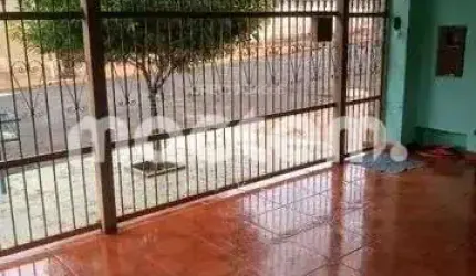Casa para venda em Parque Ribeirão Preto de 170.00m² com 3 Quartos, 1 Suite e 2 Garagens